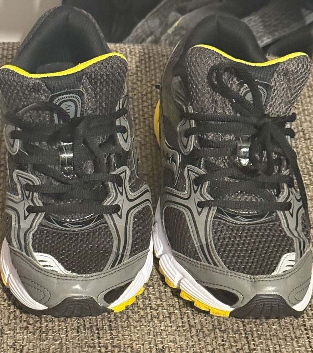 Saucony Running Shoes Size 8 Black Silver Yellow Athletic Sneakers